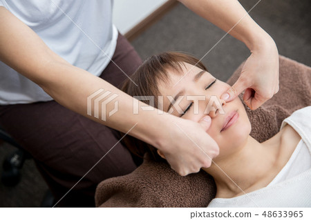 Women who receive massage (osteoporosis) 48633965