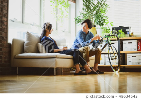 Lifestyle couple 48634542