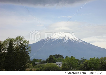 Mount Fuji and clouds 48635128