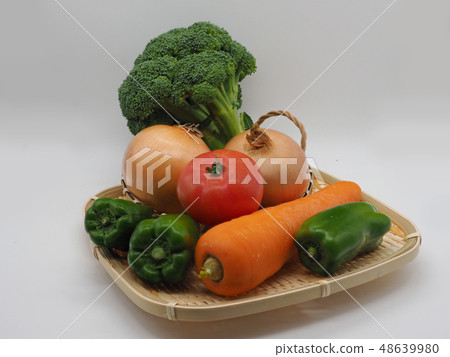 蔬菜(洋蔥,胡蘿蔔和西紅柿,辣椒和西蘭花) 蔬菜(洋蔥,胡蘿蔔和西紅柿,辣椒和西蘭花) 48639980