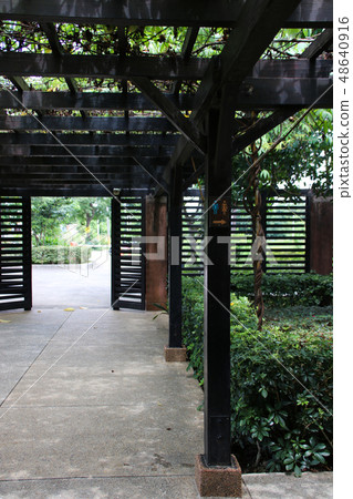 Direction indicator for toilets in the park 48640916