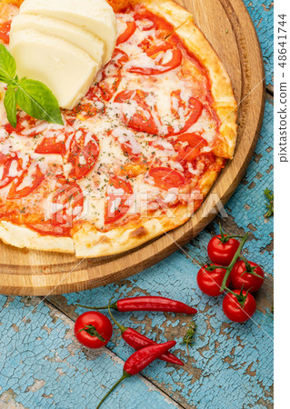 Hot homemade Italian pizza Hot homemade Italian pizza 48641744