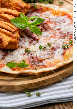 Hot homemade Italian pizza Hot homemade Italian pizza 48641747