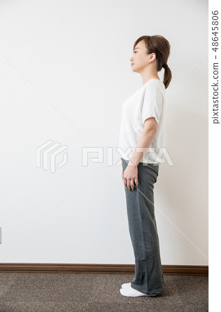 Bad woman (warped behind) Bad woman (warped behind) 48645806