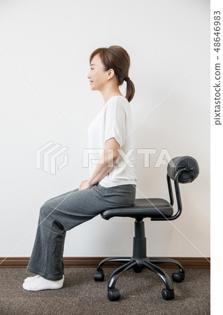 A good posture woman A good posture woman 48646983