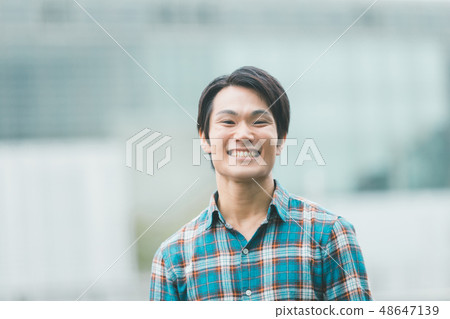 male, man, grinning 48647139