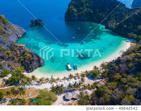Aerial view of Horse shoe island 48648542
