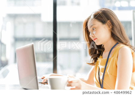 Female business woman 48649962