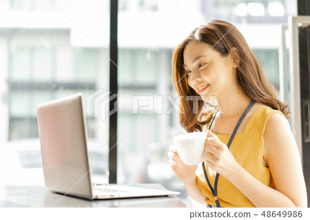 Female business woman 48649986