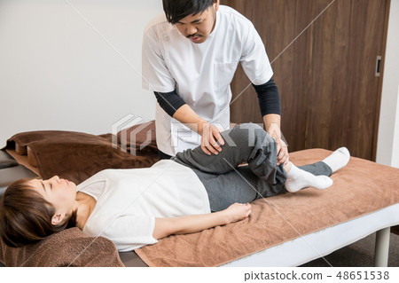 Women who receive accommodation (feet) 48651538