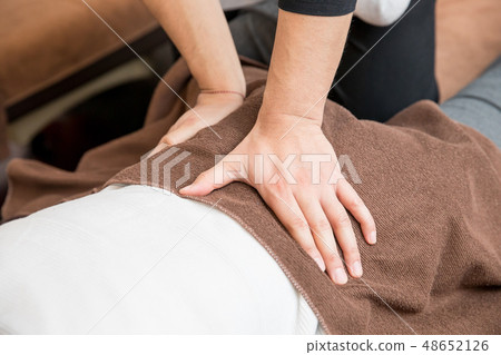 接待住宿的女人（腰） 48652126