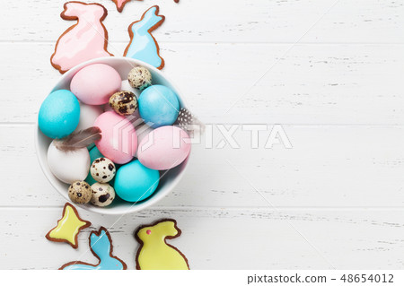 Easter gingerbread cookies and eggs Easter gingerbread cookies and eggs 48654012