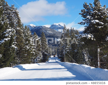 Snow-covered road  48655816