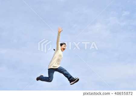 Girls to jump in the blue sky 48655872