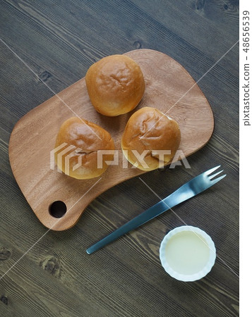 Morning bread and honey 48656539