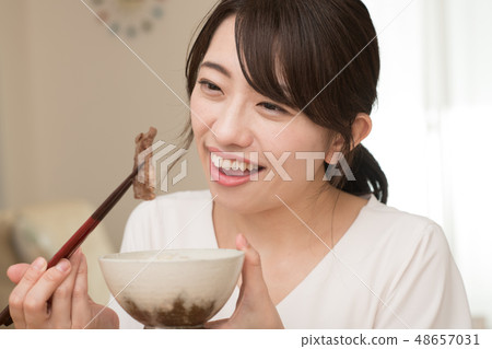 Japanese woman eating grilled beef and beef rib meat Japanese woman eating grilled beef and beef rib meat 48657031