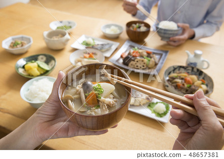 豬肉和蔬菜味噌湯 48657381