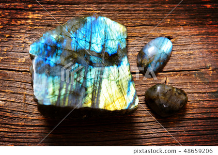 Polished labradorite crystals 48659206