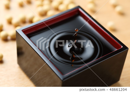 Soy sauce entering the bath, ripples Soy sauce entering the bath, ripples 48661204