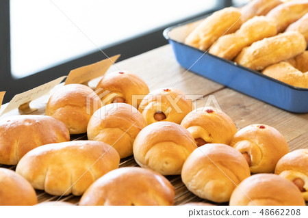 Freshly baked bread Freshly baked bread 48662208