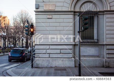 Street corner of Florence Intersection of park early in the morning 48664563