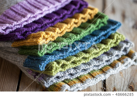 Multicolored knitted hats 48666285