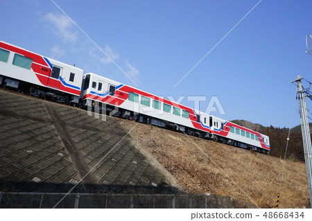 Beautiful vehicle of Iwaizumi Omoto station on Sametsu North American Line 48668434