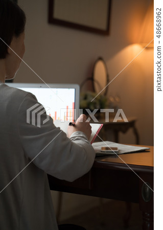 Female laptop computer 48668962