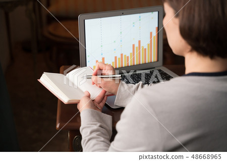 Female laptop computer 48668965