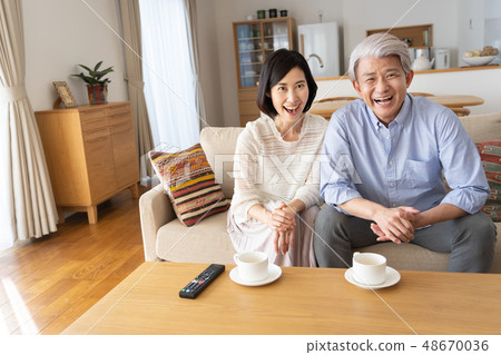 Middle couple lifestyle image Middle couple lifestyle image 48670036