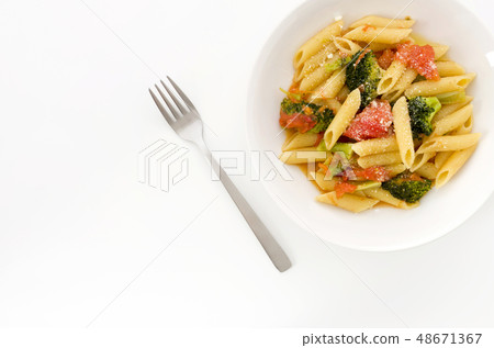 Penne of tomato and broccoli 48671367
