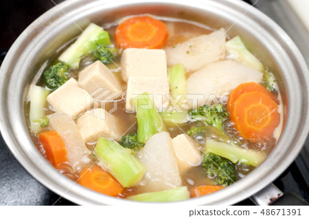 Simmered root vegetables and Takano tofu 48671391