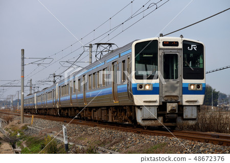 213系列普通6款車在Uno線上運行 48672376