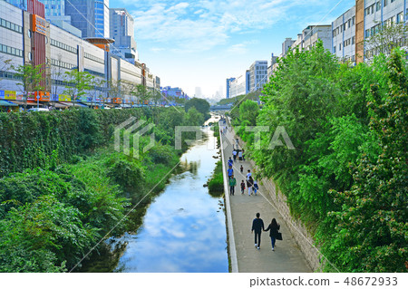 Various scenes of Cheonggyecheon which became Seoul's world-famous tourist attraction 48672933