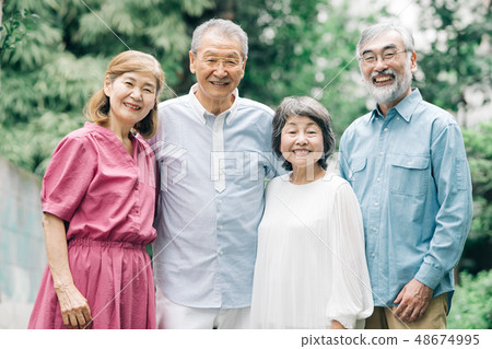 Japanese senior men and women with a smile 4 people outdoors 48674995