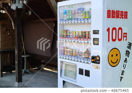 Vending machine of 100 yen in all 48675465