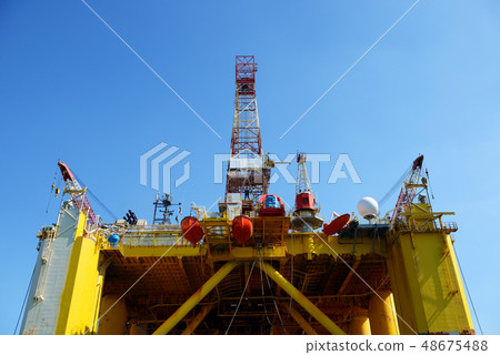 Oil platform in repair in the industrial dock 48675488