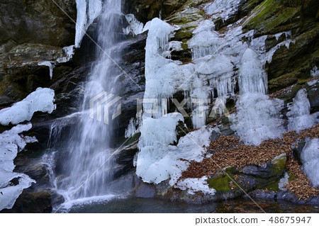 Oiku Chichibu Otaki Frozen in Tochimoto Oizumi immovable waterfall 48675947