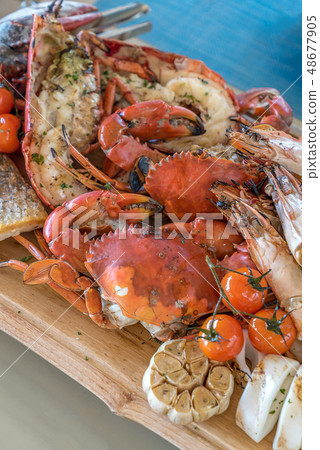 seafood platter 48677905