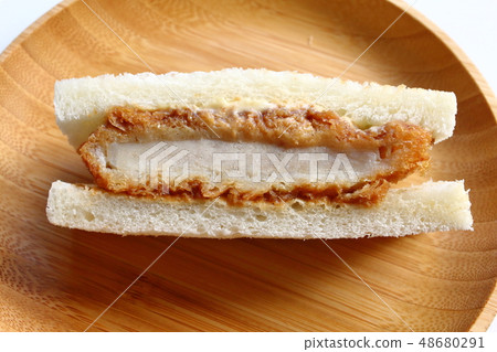 Loose cut sandwich 48680291