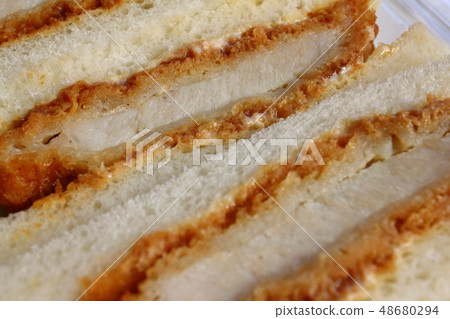 Loose cut sandwich 48680294