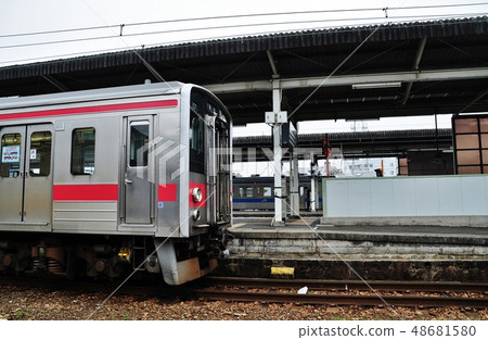 快速太陽港(121系列)在多多津站停靠 快速太陽港(121系列)在多多津站停靠 48681580