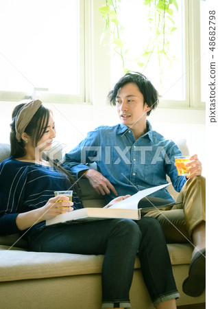 Lifestyle couple Lifestyle couple 48682798