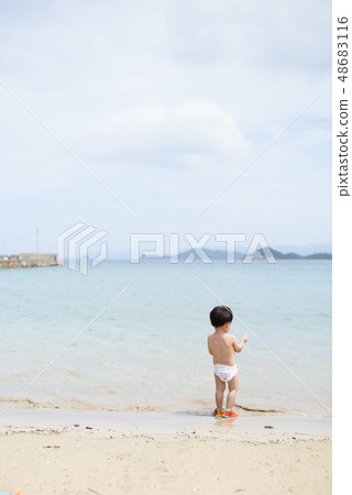 Swimming in the sea Swimming in the sea 48683116