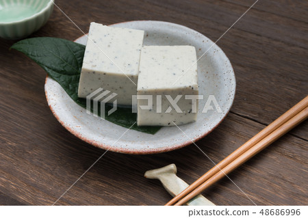 芝麻豆腐的寒意 48686996