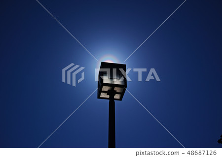 Pollen light ring which hid the sun with square street light 48687126