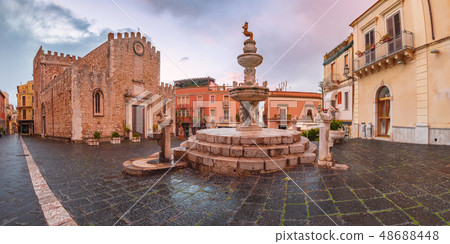Piazza Duomo in Taormina, Sicily, Italy Piazza Duomo in Taormina, Sicily, Italy 48688448