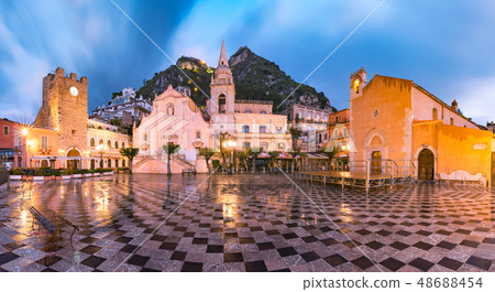 Piazza IX Aprile in Taormina, Sicily, Italy 48688454