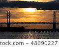 [橫濱剪影系列]日出和橫濱灣橋的剪影 48690227