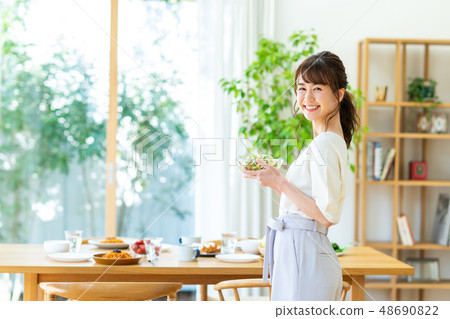 年輕的女士(餐) 年輕的女士(餐) 48690822